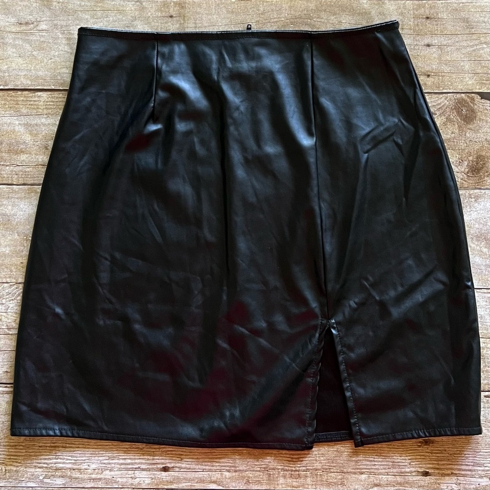 Windsor Faux Leather Mini Skirt Black Front Slit High Waist ED3286 Womens Size M